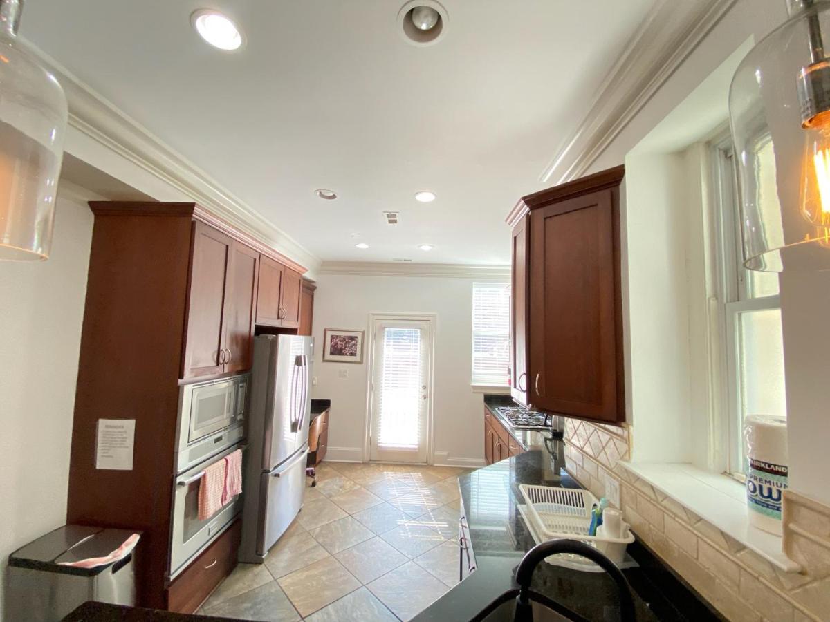 Classy Victorian Brownstone Subway Shopping วอชิงตัน ภายนอก รูปภาพ