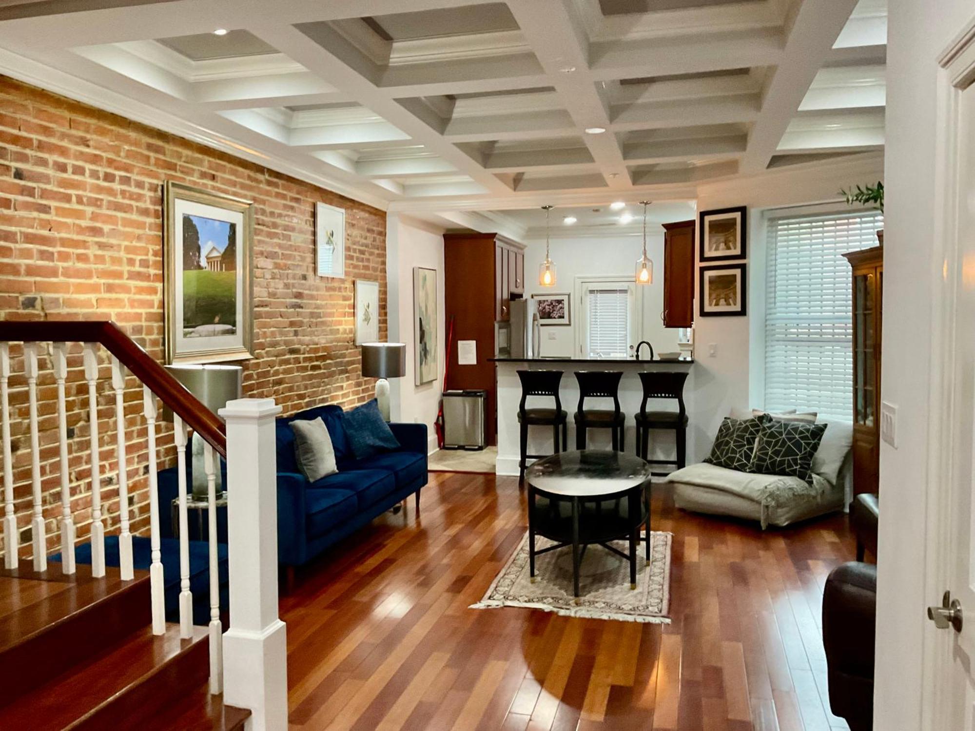 Classy Victorian Brownstone Subway Shopping วอชิงตัน ภายนอก รูปภาพ